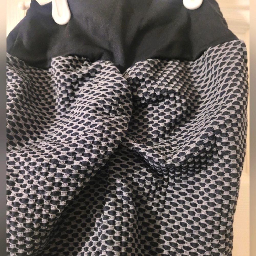 Ruched back textured workout leggins